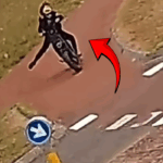 Deze 2 jochies willen stoer op een fatbike rijden, helaas gaat dat niet helemaal goed!