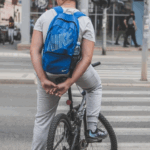 Moet je stoppen voor fietsers bij een zebrapad? Dit zegt de wet!