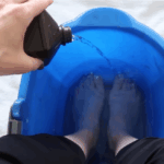 Doe je voeten in een badje met water en waterstofperoxide en zie wat er gebeurt