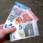 Contant geld maakt comeback: vanaf 2027 zullen deze winkels weer cash aan moeten nemen