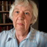 Anne (82): Mijn kleinkinderen komen alleen met kerst bij mij