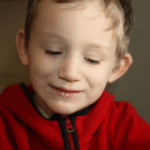 Dit moet elke ouder weten: 10 vroege tekenen die kunnen wijzen op autisme (nummer 6 verrast!)