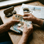 AOW’ers opgelet: zoveel krijgt u vanaf 1 januari 2026 (en dit moet u regelen)!
