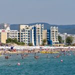 In dit Europese land betaal je maar 10% belasting. En het is vaak mooi weer!