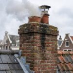 Anne (33): “Mijn buurman stookt zijn houthaard elke dag, dat stinkt enorm!”