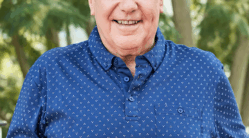 Domien (67): “Ze gaan met de elektrische auto hetzelfde trucje uithalen als met de zonnepanelen, ik blijf diesel rijden!”