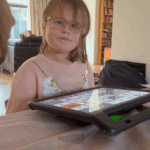 Gehandicapte Noor gaat viral op Tiktok: moeder geschokt door harde online spot