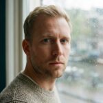 Johan (34) is er klaar mee: De politiek zorgt voor iedereen behalve de Nederlandse bevolking!