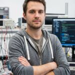 Hans (28): “Waarom zeuren mensen dat alles zo duur wordt, maar stemmen ze massaal op VVD, D66 en CDA?”