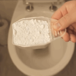 Gooi een beetje waspoeder in je toilet, en kijk wat er gebeurt