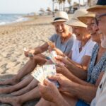 Grote meevaller voor AOW’ers: vakantiegeld stijgt dit jaar opvallend hard