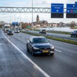 Politie deelt tientallen boetes uit aan linksrijders