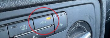 Bijna niemand gebruikt dit knopje in de auto, terwijl het juist geld kan besparen