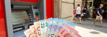 Geld pinnen op vakantie? Veel Nederlanders maken deze dure fout en dat kost veel geld!