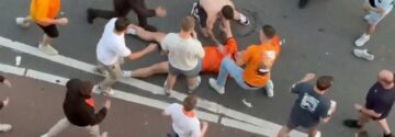 Beelden: Oranje-fan gaat hard tegen de grond na confrontatie met Marokko-supporters