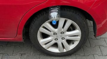 Waarschuwing: zie je dit bij je autoband, bel dan onmiddellijk de politie