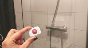 Douche vol kalkaanslag? Deze simpele truc werkt verrassend goed