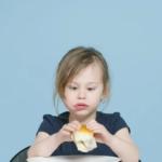 Amerikaanse kinderen proeven typisch Nederlands eten en hun reacties zijn goud waard