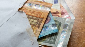 Mogelijk staat er nog geld uit een oude erfenis op jouw naam: zo controleer je het