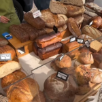 Boodschappen duur? Wacht maar tot je ziet wat ze hier voor één brood vragen