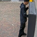 Woede om wat man 90-jarige vrouw aandoet: politie vraagt heel Nederland om hulp