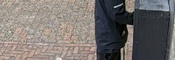 Woede om wat man 90-jarige vrouw aandoet: politie vraagt heel Nederland om hulp